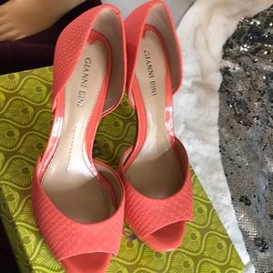 Gianni BiNi 👠 has some scratches